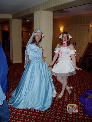 Naram's Youmacon 2005 Photos - Slide 28: Chii (Chobits) & A Wedding Peach Character